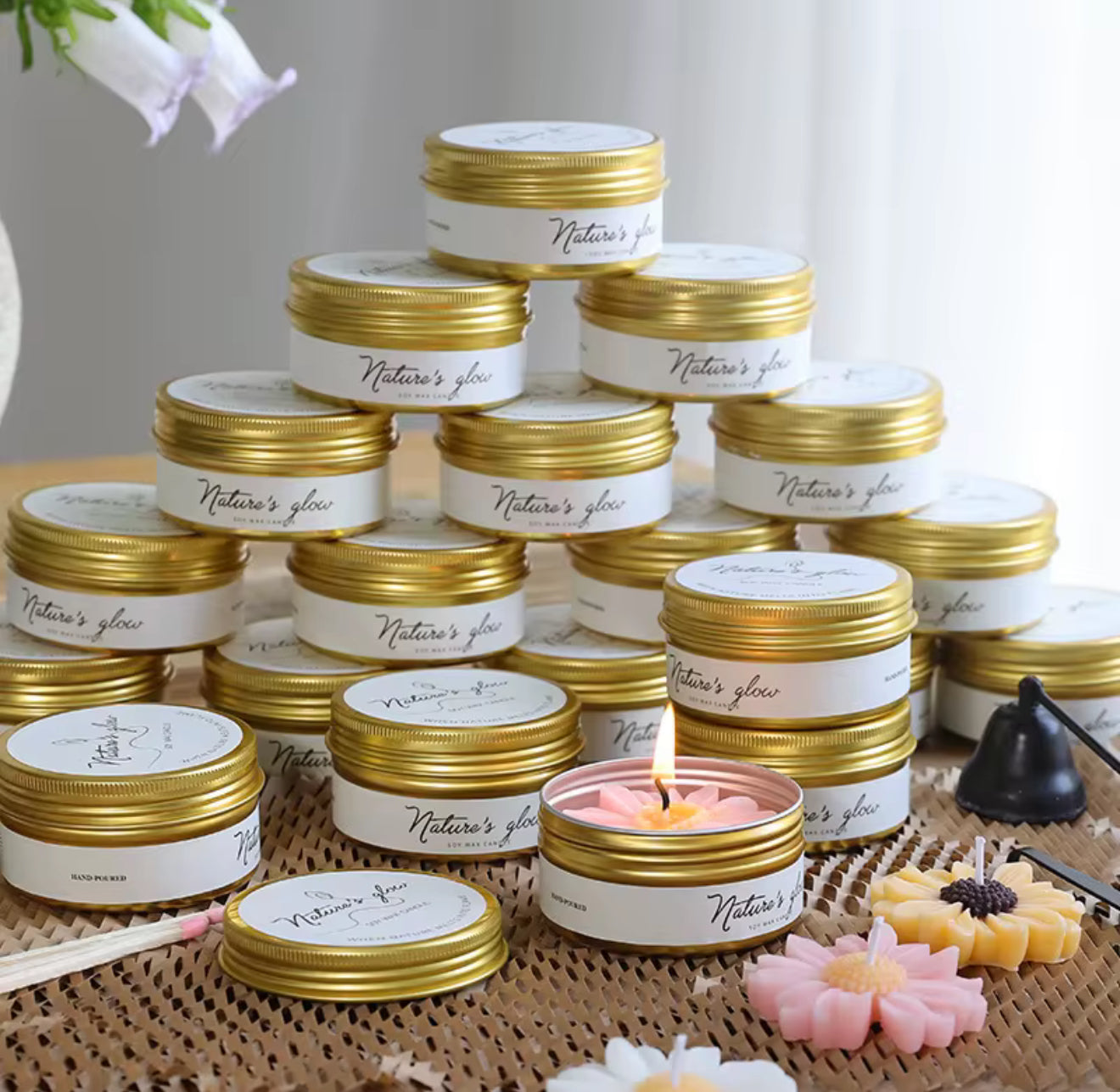 Daisy Bloom Tin Candle
